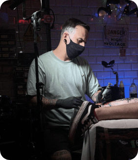 Fer Ballesta, tatuador y propietario del estudio de tatuajes Moe Tattoo Studio recomienda Inkoru como herramienta para gestionar estudios de tatuaje