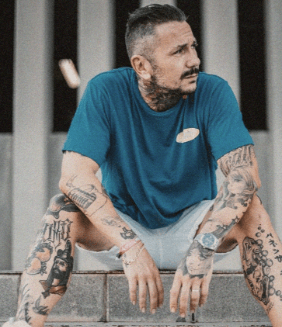Sergio Doce, tatuador del estudio de tatuajes Doce Lágrimas recomienda Inkoru como herramienta para gestionar estudios de tatuaje